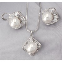 Gift set: MAPERLA PEARL w/ Swarovski Cubic Zirconia Necklace & Earring Set